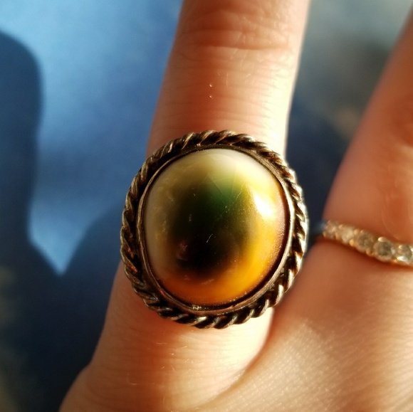 Relisted -vintage Operculum shell ring eye silver tone sz 4 - Picture 2 of 8